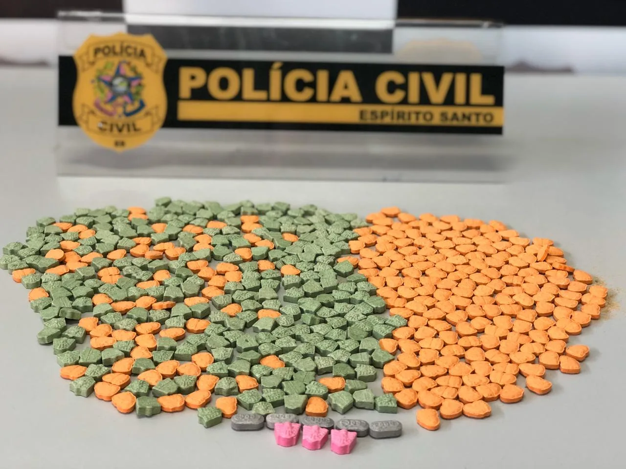 Jovens são presos com mais de 500 comprimidos de droga sintética em Vila Velha