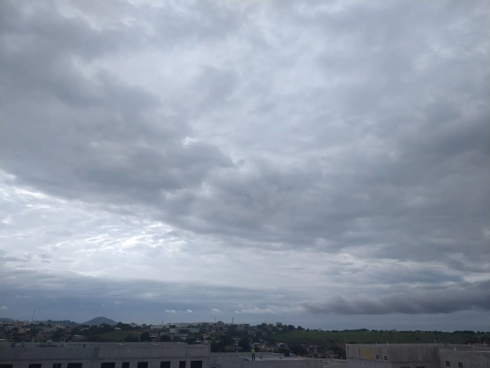 Frente fria traz chuva, raios e rajadas de vento para grande parte do Espírito Santo