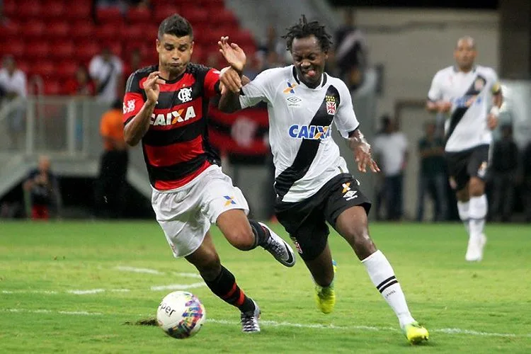 Flamengo empata com o líder Vasco e segue fora do G4 no Campeonato Carioca