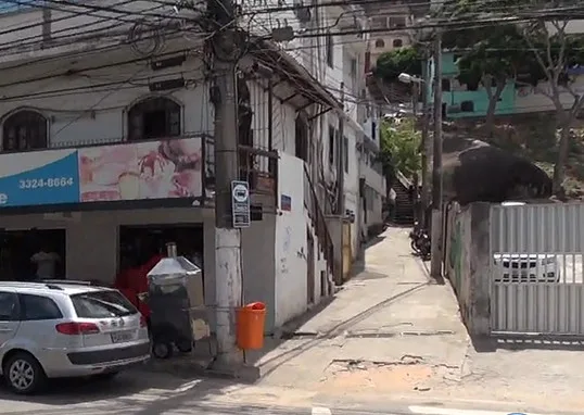 Tiroteio entre bandidos e policiais assusta moradores de Vitória