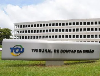 TCU suspende sessão e decreta luto por morte de Campos