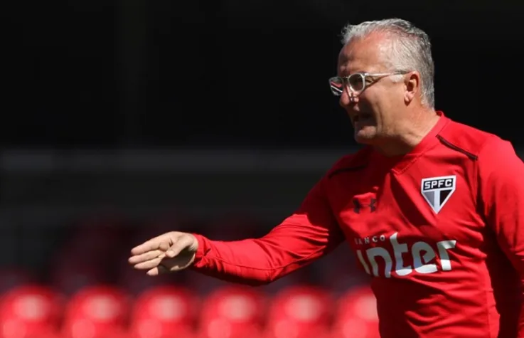 Petros defende Dorival Junior no São Paulo e avisa: 'Aqui ninguém vai fugir'