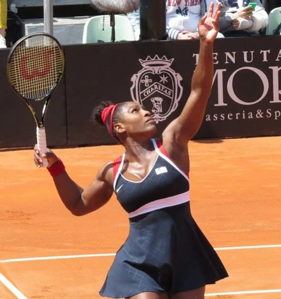 Serena perde 1º set, mas bate Azarenka e vai às oitavas de final de Roland Garros