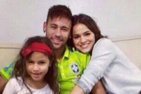 Bruna Marquezine viaja para ver Neymar antes de jogo