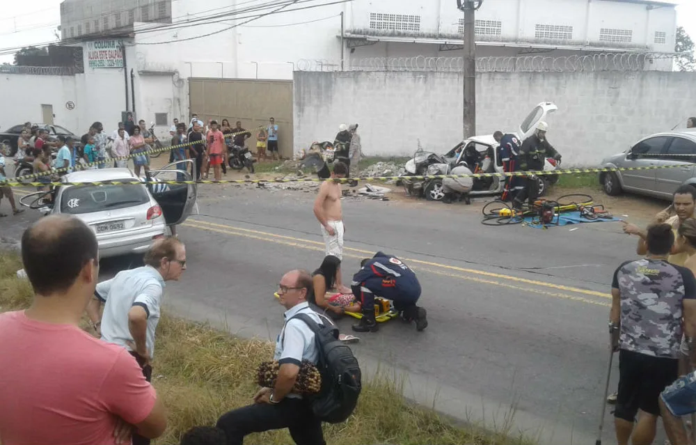 Batida entre carros deixa seis pessoas feridas na rodovia José Sette