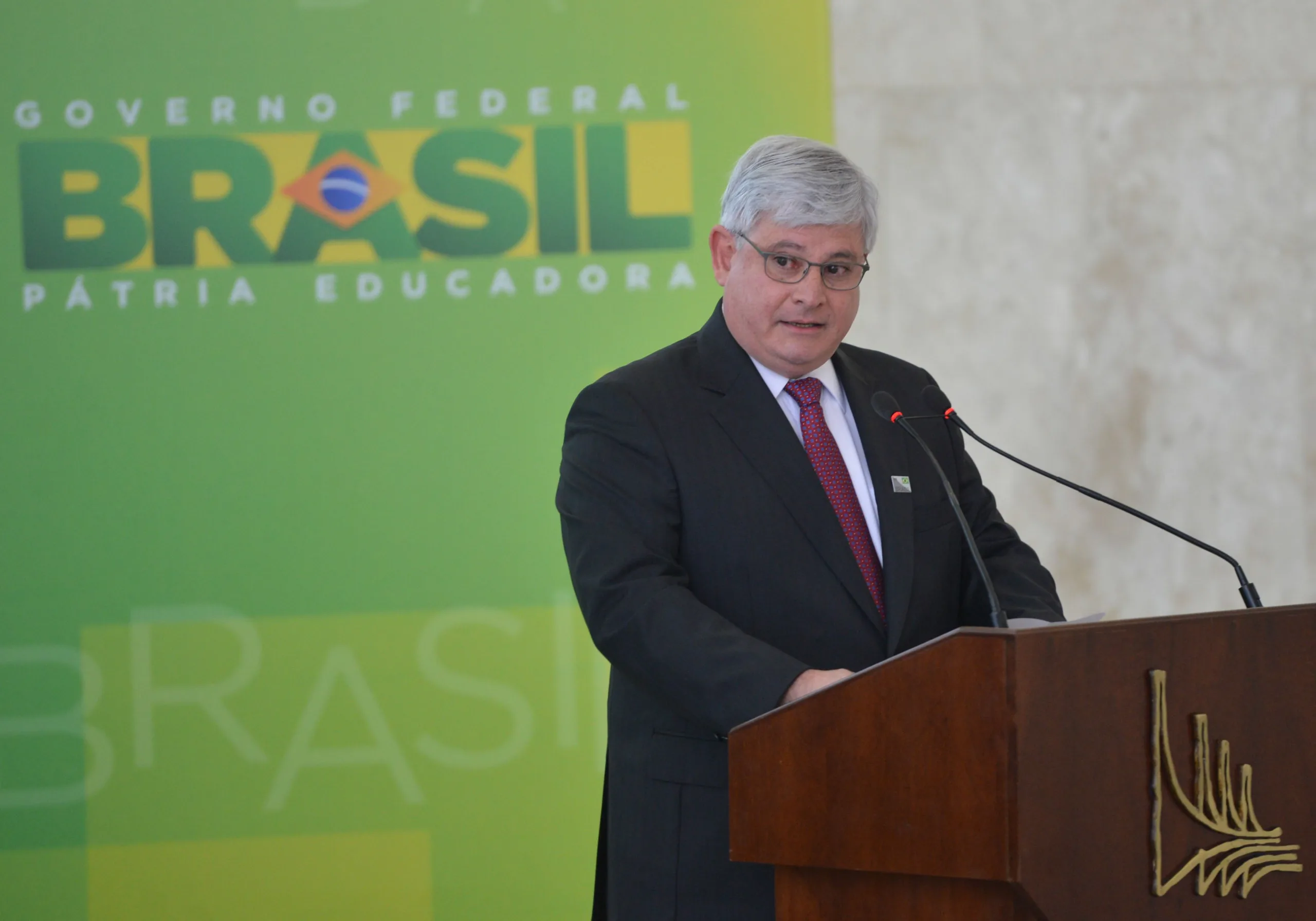 A presidenta Dilma Rousseff reconduz ao cargo o atual procurador-geral da República, Rodrigo Janot (José Cruz/Agência Brasil)