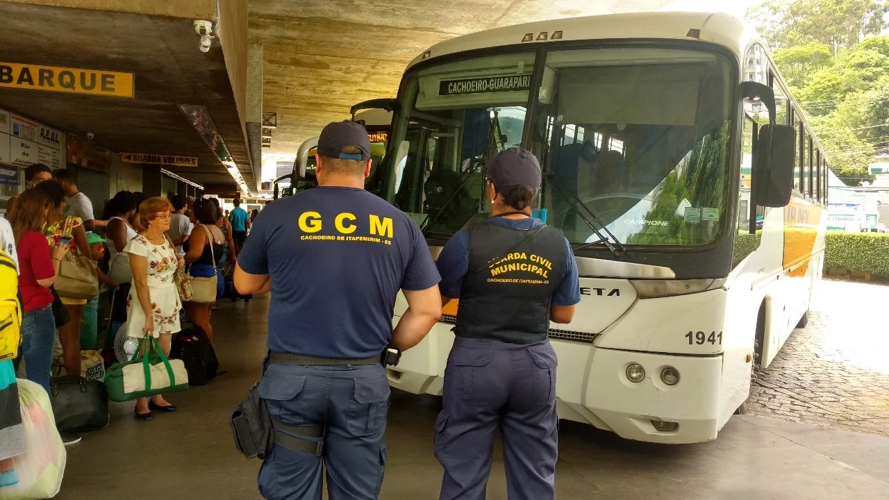 Guarda Municipal faz patrulhamento preventivo na rodoviária de Cachoeiro