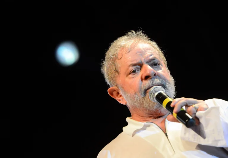 Rio de Janeiro – Ex-presidente Lula discursa em ato contra o impeachment da presidenta Dilma Rousseff nos Arcos da Lapa (Fernando Frazão/Agência Brasil)