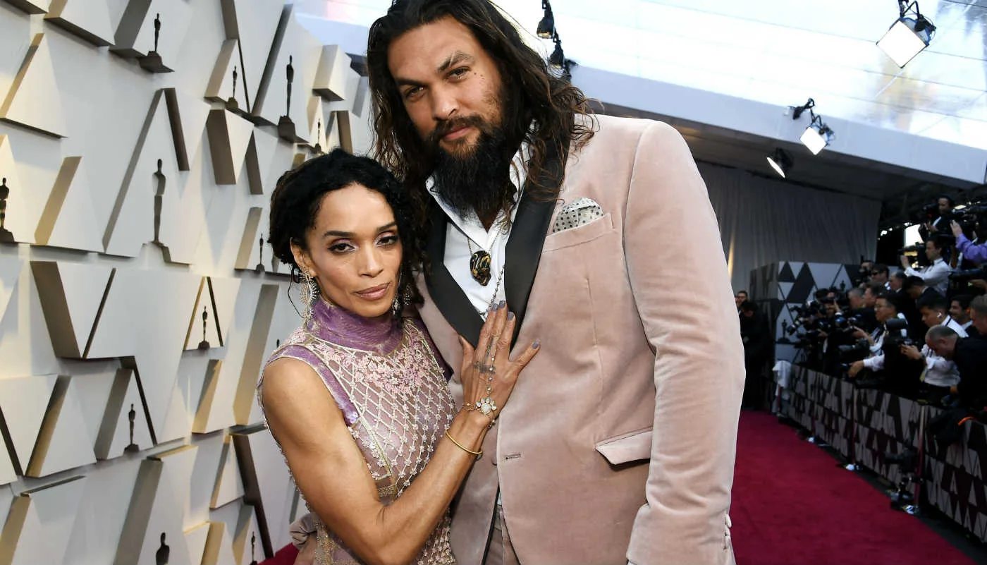 Jason Momoa restaura primeiro carro de sua mulher e faz surpresa