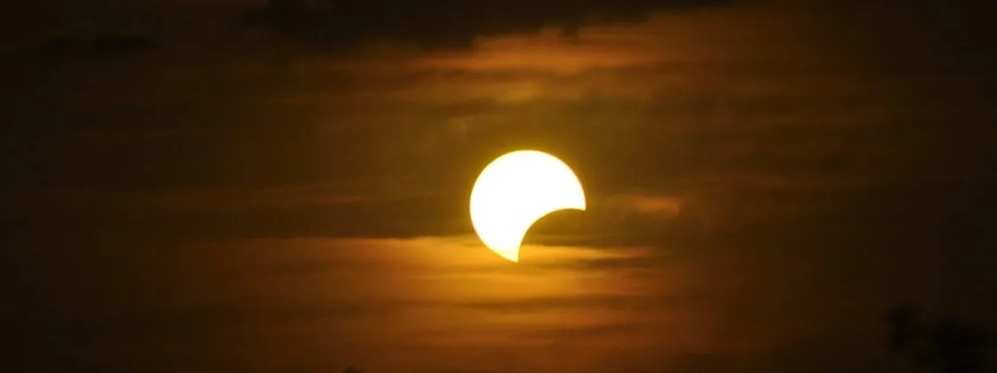 Eclipse solar será parcialmente visível nas regiões Sul e Sudeste na tarde desta segunda-feira