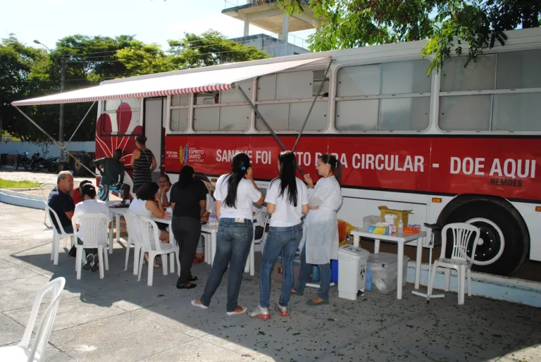 Hemoes móvel recebe doações de sangue nesta terça-feira na praça de Vila Velha