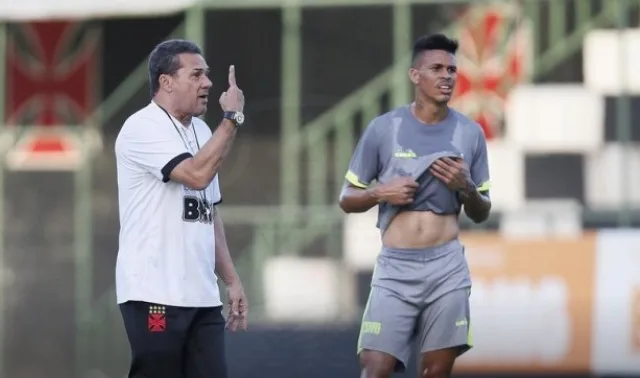 Luxemburgo saca Marquinho e Bruno César e testa Vasco com Marcos Júnior e Cáceres