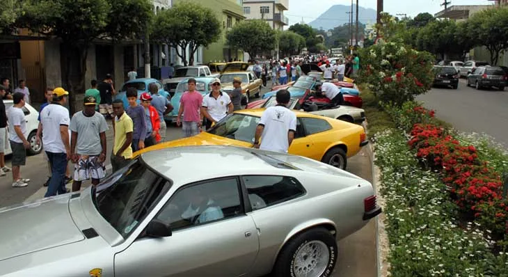 Encontro do ‘Lendas Auto Clube’ reúne expositores de veículos antigos em Castelo