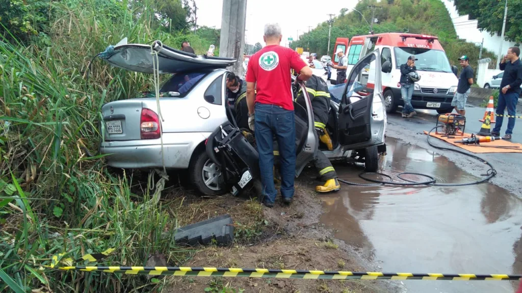 Agente que socorreu bebê em acidente na Serra diz que cadeirinha não estava bem fixada