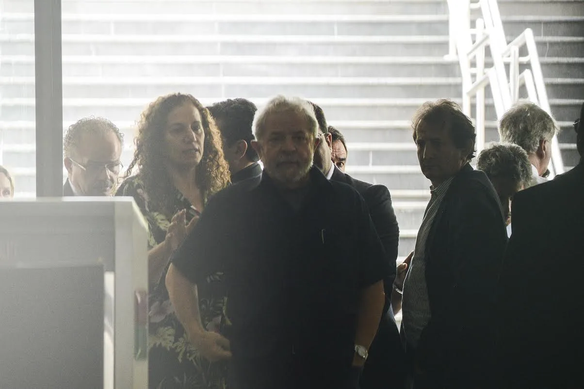 SP – LAVA JATO/24ª FASE/LULA – POLÍTICA – O ex-presidente Luiz Inácio Lula da Silva após prestar depoimento na sede da Polícia Federal, no Aeroporto de Congonhas, na zona sul de São Paulo, nesta sexta-feira, 04. O petista prestou depoimento à Polícia Federal após condução coercitiva durante a 24ª fase da Operação Lava Jato. A […]