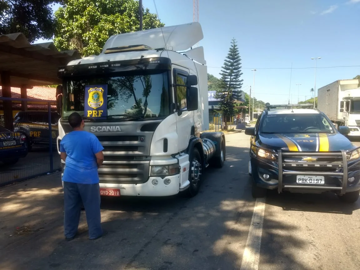 Caminhão roubado em Minas Gerais é recuperado no município de Viana