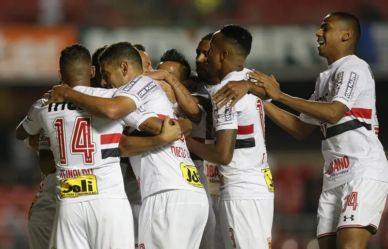 São Paulo estreia 'estilo uruguaio' no Morumbi contra o Paraná