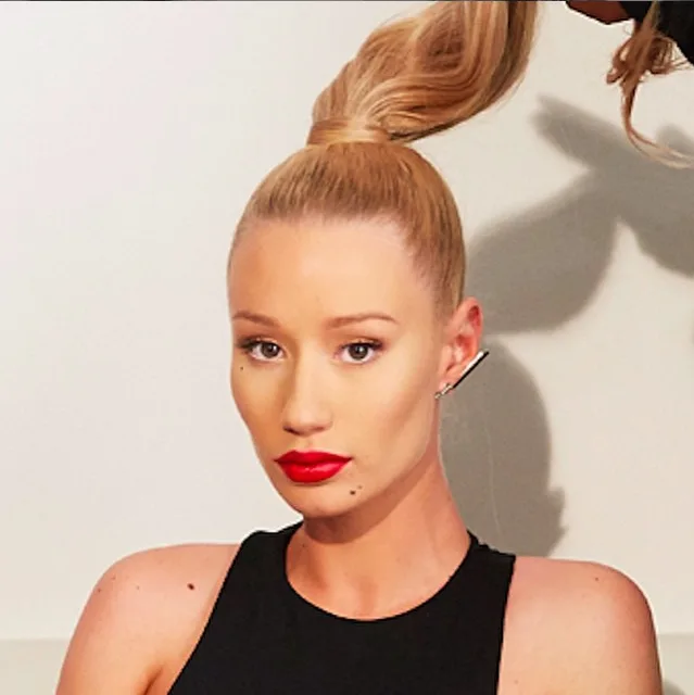 Iggy Azalea é parada por policial, mas dá um jeito de se safar