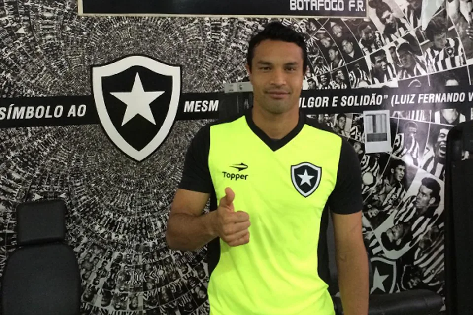 Dudu Cearense celebra volta ao Botafogo após lesão e vitória sobre o Palmeiras