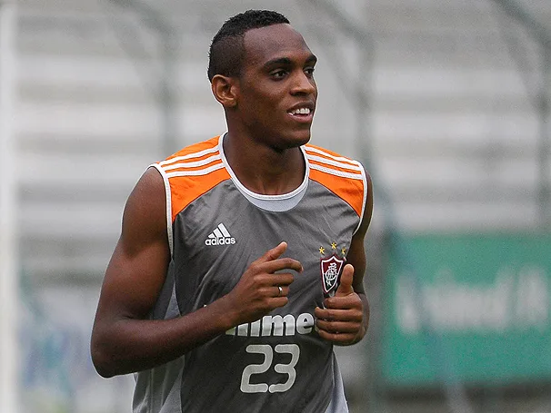 Digão dá moral para substitutos e vê empate como bom resultado para Fluminense