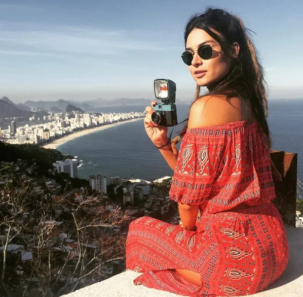 Thaila Ayala salva mulher que estaria morrendo na rua