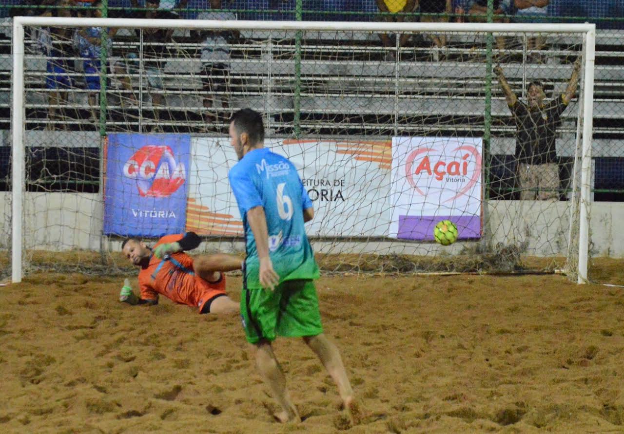 Artilheiros afiam a pontaria e aumentam média de gols no Vitória Beach Soccer Cup