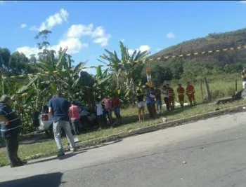 Acidente com caminhão deixa um morto e dois feridos na BR-101, em João Neiva