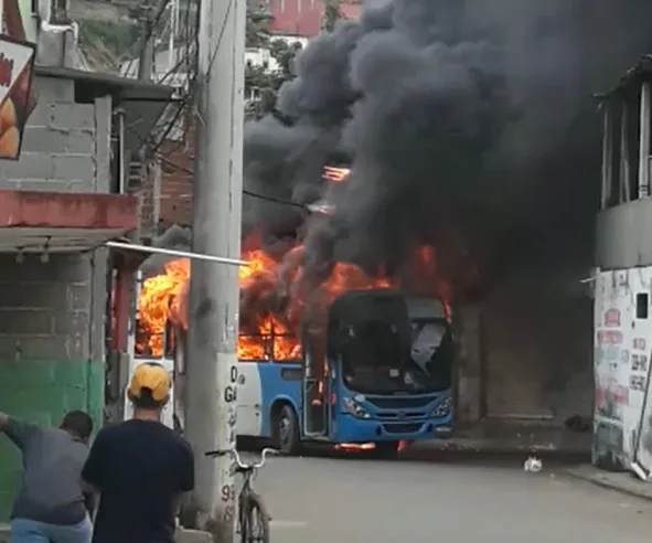 Após ônibus ser incendiado, suspeito de atuar no tráfico de drogas de Porto Novo é preso