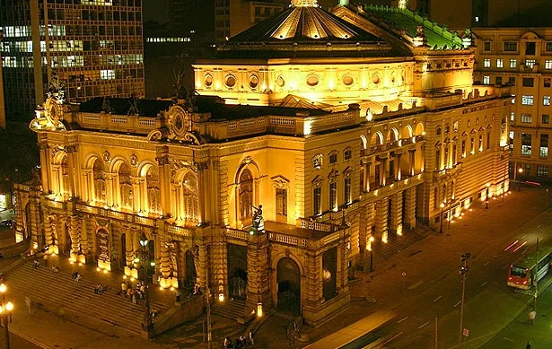 Justiça de SP suspende contrato de gestão do Teatro Municipal