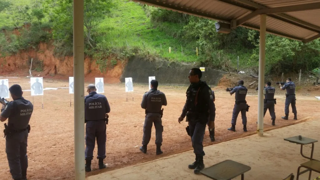 Instrução de Tiro Tático habilita 170 policiais do sul do Estado para uso de armamentos