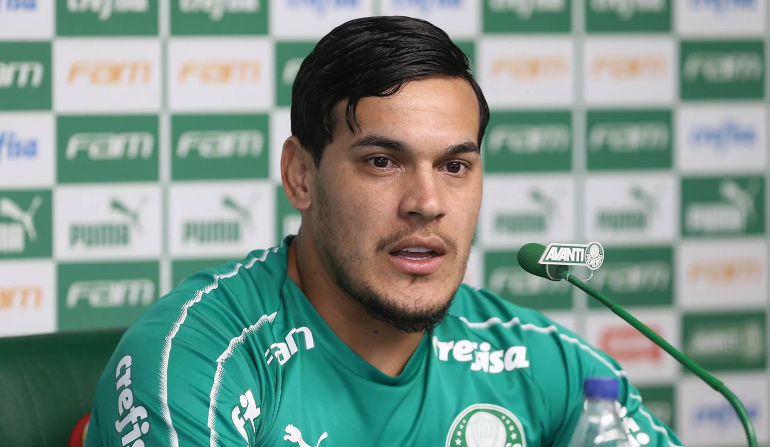 O jogador Gustavo Gómez, da SE Palmeiras, concede entrevista coletiva antes do treinamento, na Academia de Futebol.