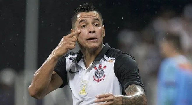 Sem espaço no Corinthians, Giovanni Augusto pode ir para o Vasco