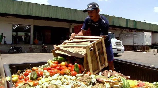 Supermercados desperdiçam R$ 3,9 bi em alimentos por ano