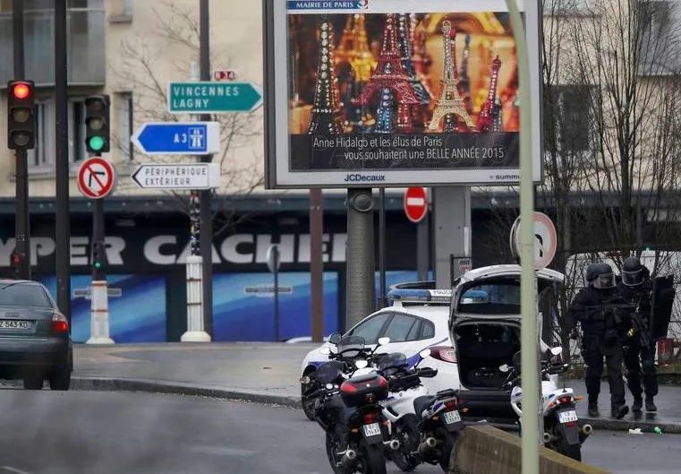 França: ao menos três reféns mortos em supermercado de Paris, dizem policiais