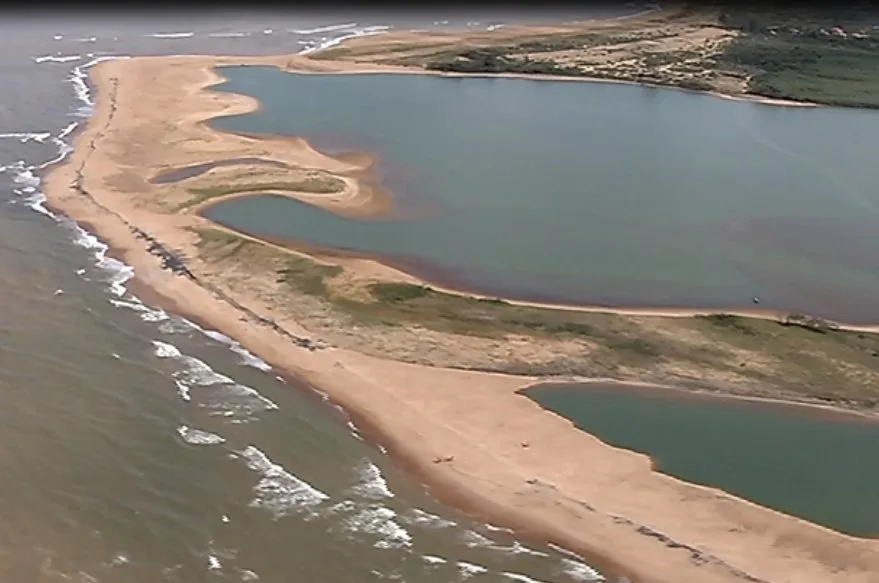 Rio Doce ainda sofre com a seca no norte do ES e deixa de desaguar no Oceano Atlântico