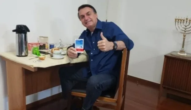 Bolsonaro diz que novo teste deu negativo para a covid-19