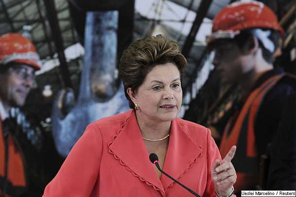 Dilma não garante promessa de criminalizar homofobia