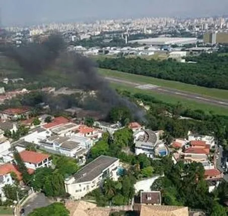 Avião de ex-presidente da Vale cai em São Paulo, mata sete e deixa um ferido