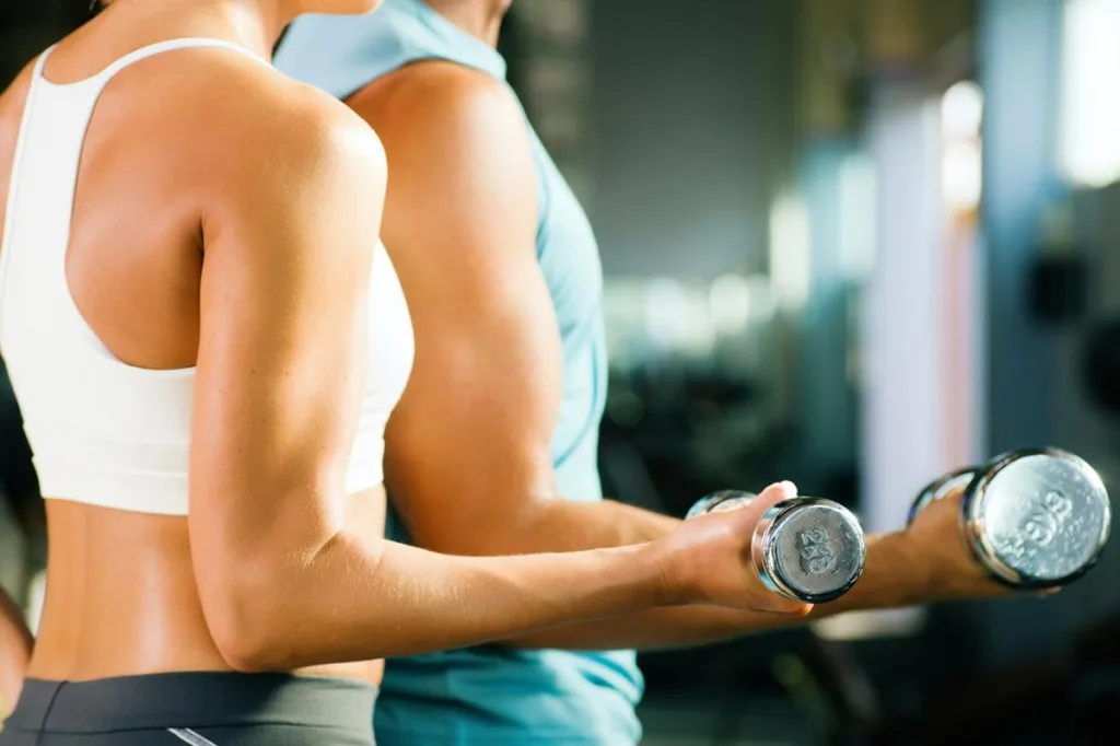 Brasileiro troca futebol por musculação, aponta estudo