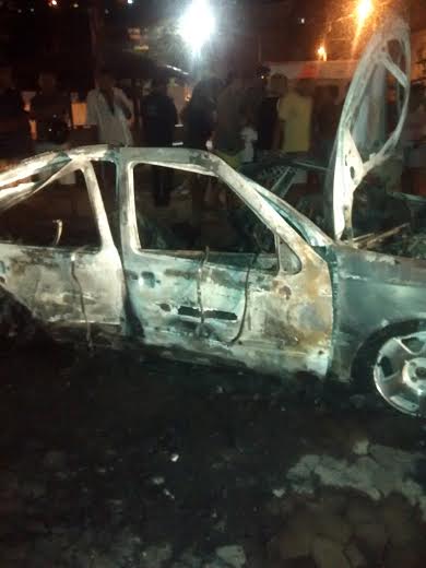 Carro explode e pega fogo em rua de Vitória