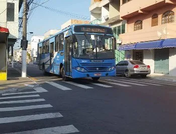 Após caos, rotina começa a voltar ao normal com ônibus circulando na GV