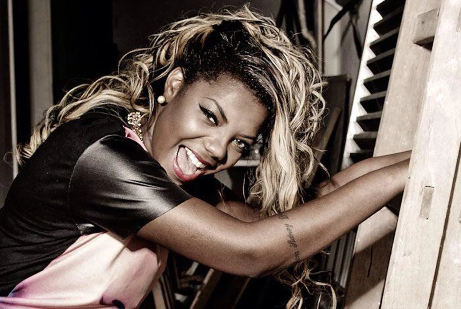 Ludmilla vem a Vitória e comanda a 1ª edição do “Baile do Ilha”