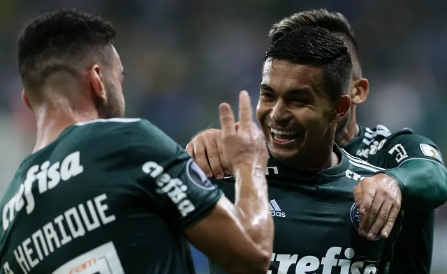 O jogador Dudu, da SE Palmeiras, comemora seu gol contra a equipe do CSD Colo-Colo, durante partida valida pelas quartas de final (volta), da Copa Libertadores, na Arena Allianz Parque.