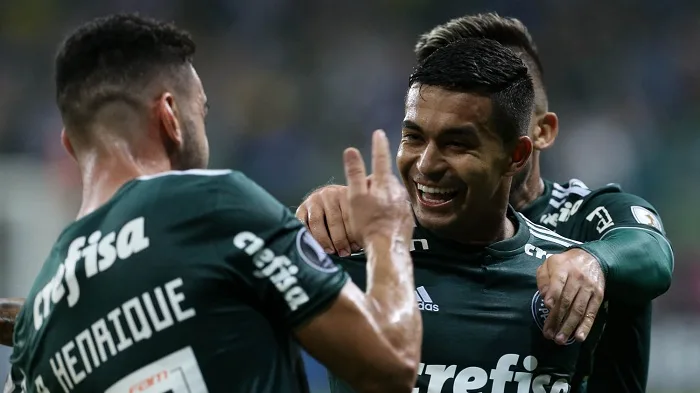 O jogador Dudu, da SE Palmeiras, comemora seu gol contra a equipe do CSD Colo-Colo, durante partida valida pelas quartas de final (volta), da Copa Libertadores, na Arena Allianz Parque.