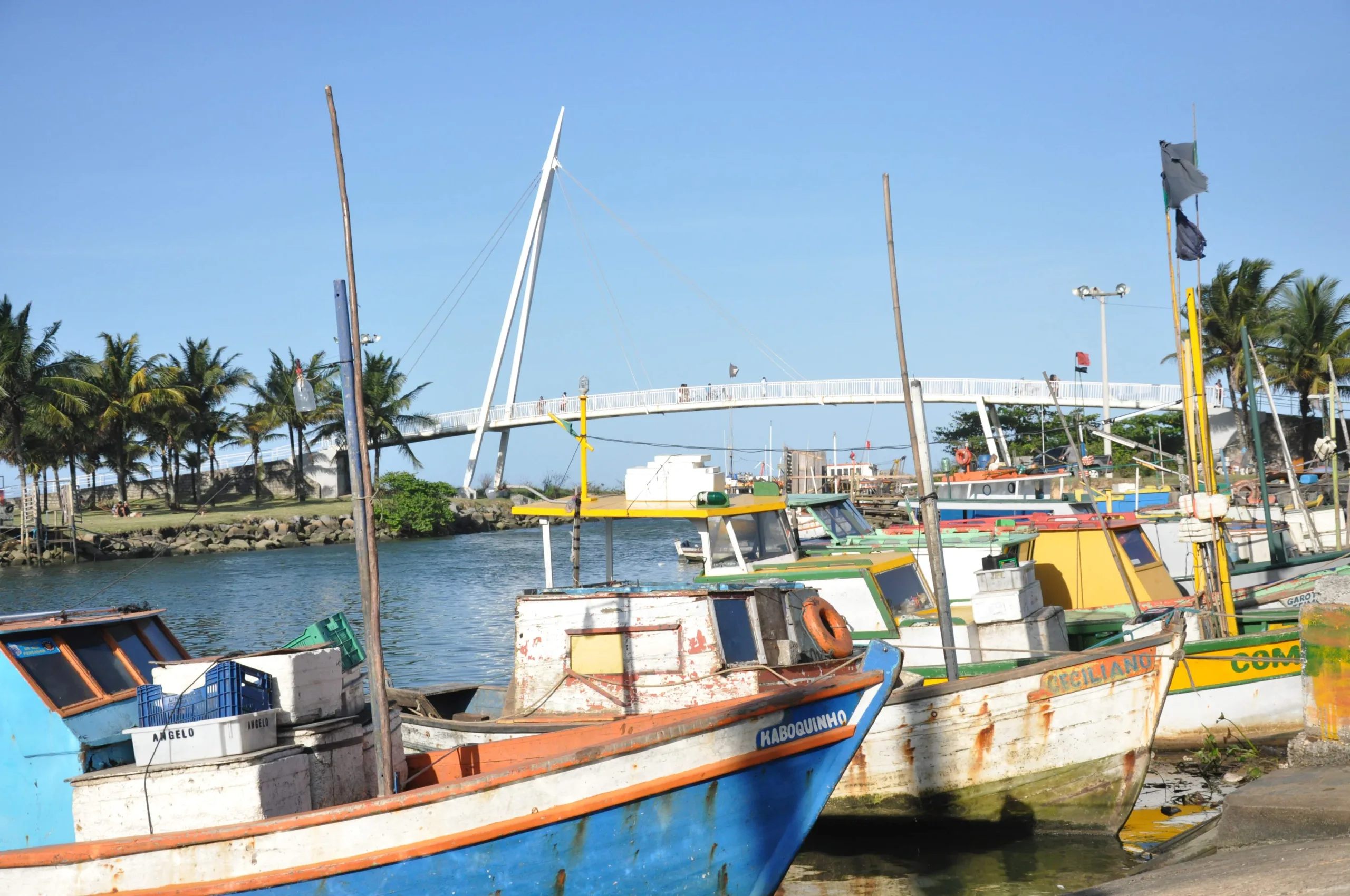 Jovem de 23 anos é assassinado a tiros na praia em Jacaraípe