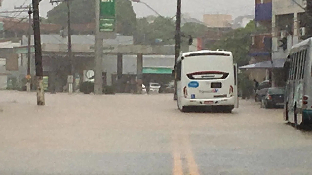 Alerta de deslizamentos em Vitória mantido até quarta-feira