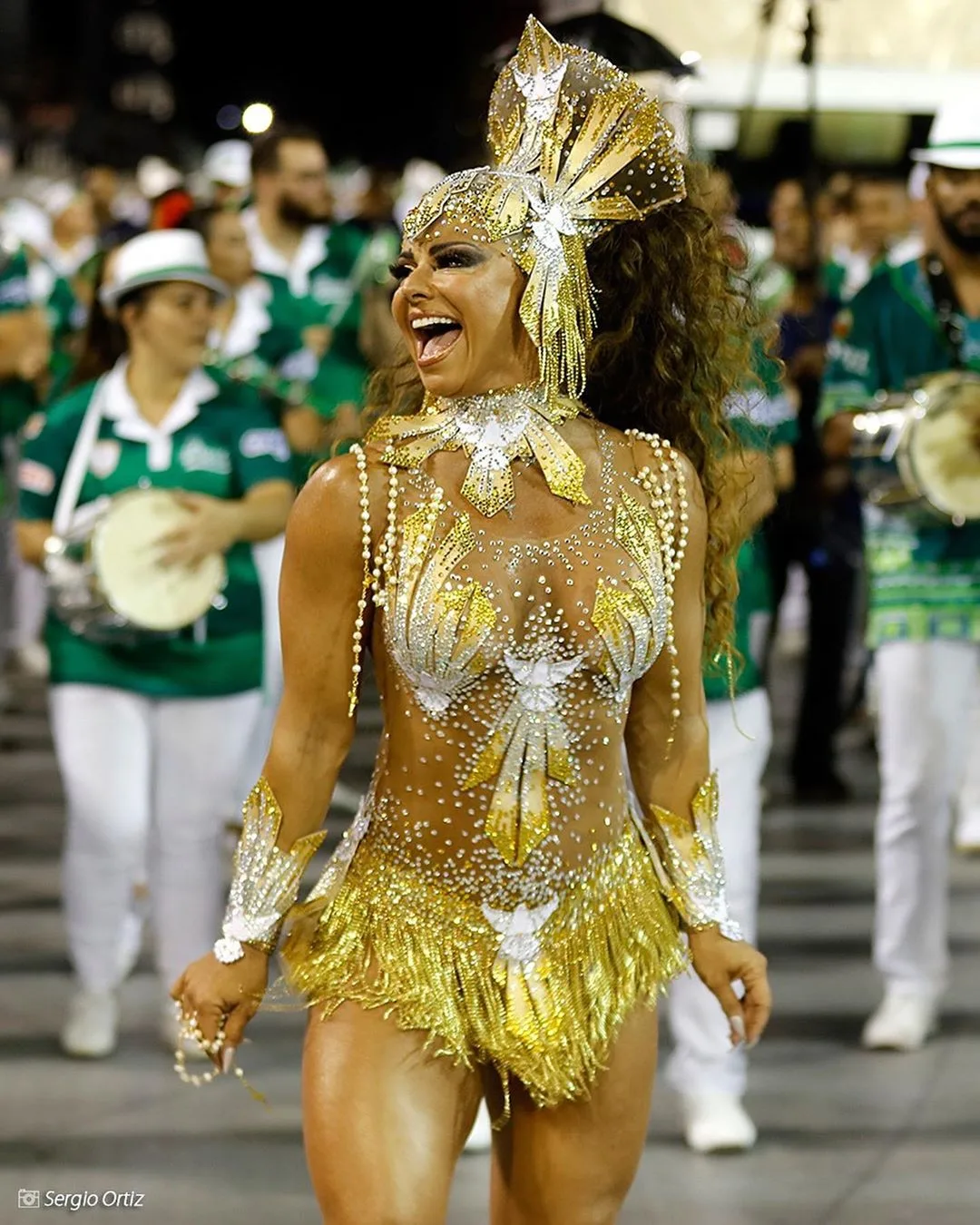 Viviane Araújo arrasa em fantasia na reta final dos ensaios para o Carnaval