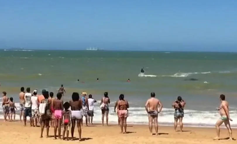 Buscas por adolescente que se afogou na praia de Itaparica são retomadas