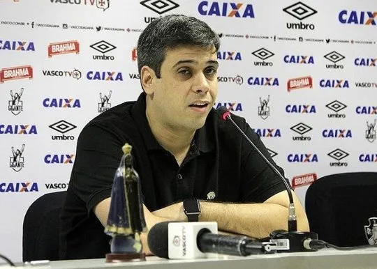 Diretoria do Vasco promete cinco contratações, mas faz mistério