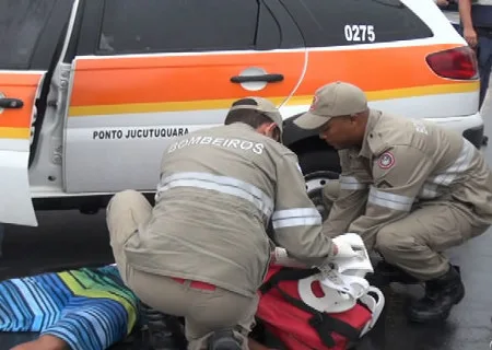 Homem fica ferido após ser atropelado por táxi na descida da Segunda Ponte, em Vitória